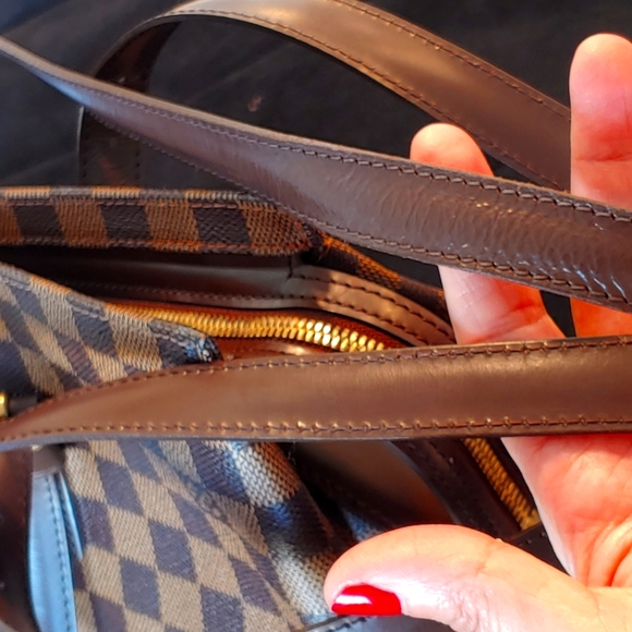 Authentic Louis Vuitton Chelsea Damier Ebene - Picture 7 of 16